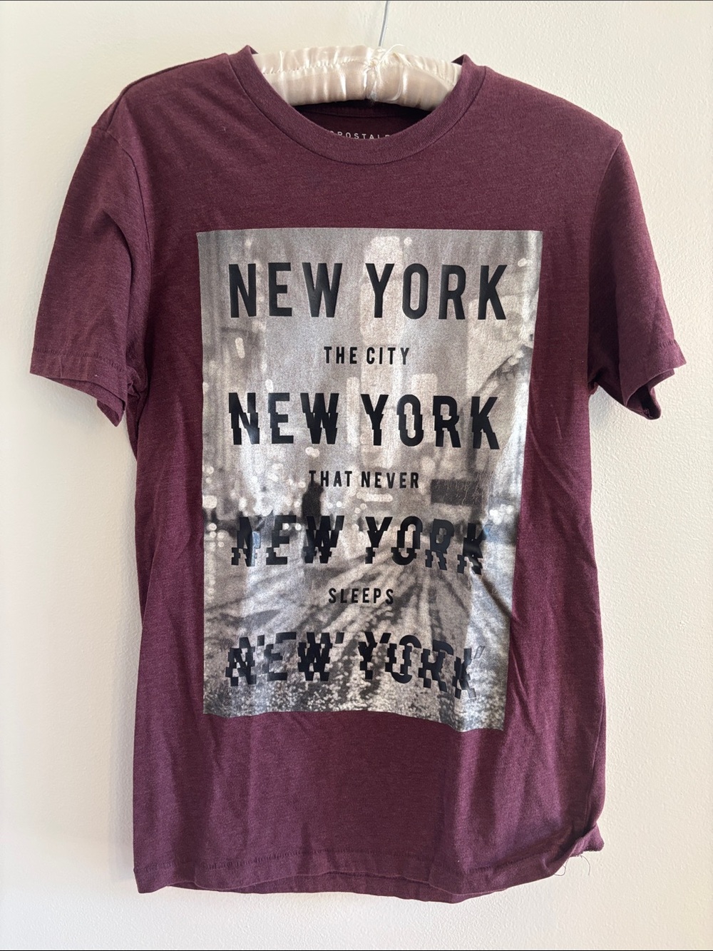 Aeropostale Men's Maroon New York Graphic Tee
